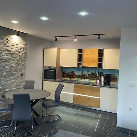 Vp Peter House, Sunny